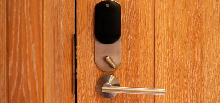 Automatic Locking Door Knob Oak Park